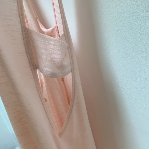 Light pink size medium maxi dress low cut, open back, open side.Brand new no tag - Picture 5 of 10